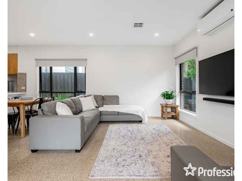 2/25 Clarence Road, Wantirna VIC 3152