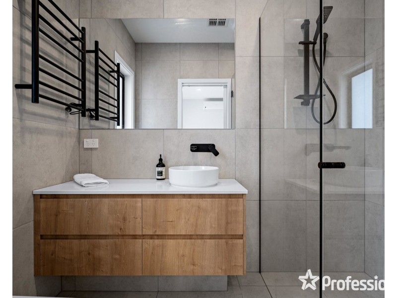 2/25 Clarence Road, Wantirna VIC 3152