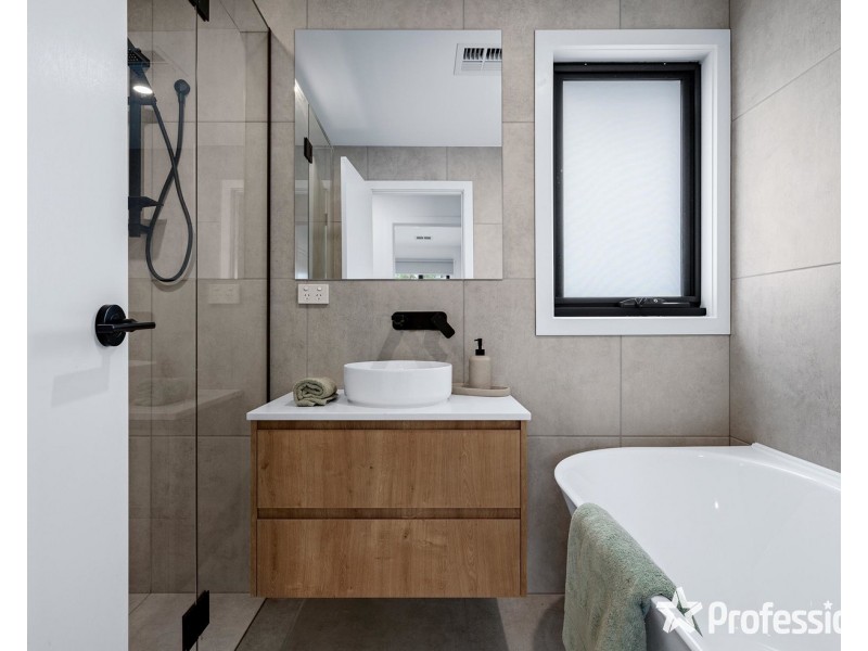 2/25 Clarence Road, Wantirna VIC 3152