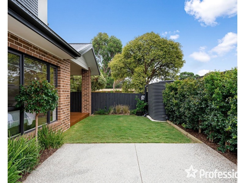 2/25 Clarence Road, Wantirna VIC 3152