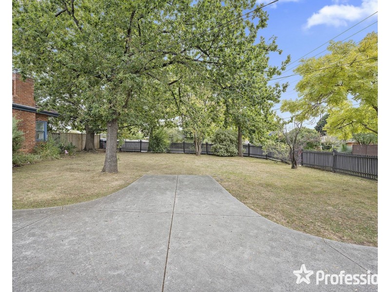 80 Hull Road, Croydon VIC 3136