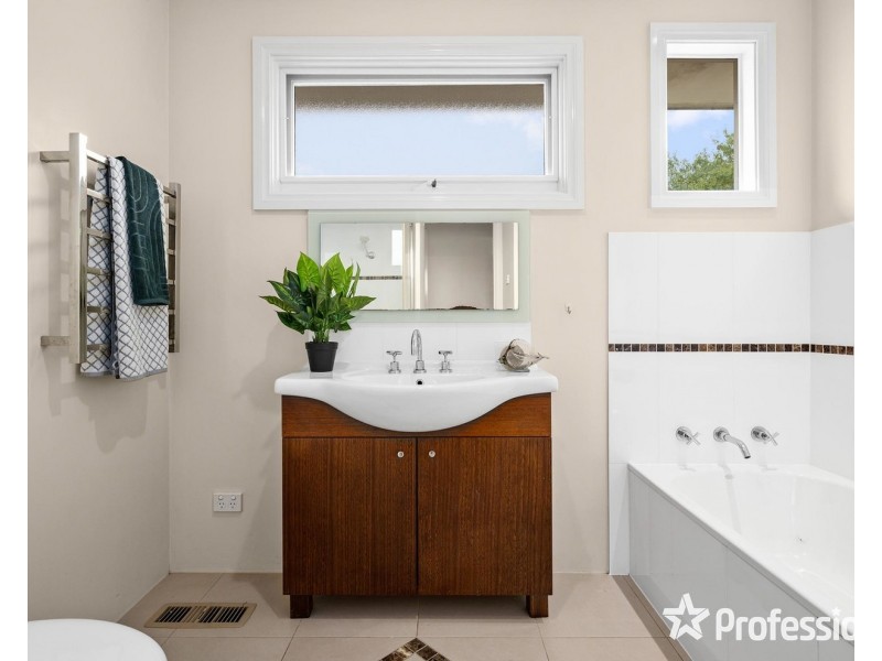 15 Kalimna Street, Mooroolbark VIC 3138