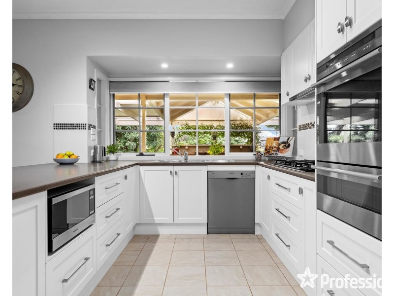 28 Great Oak Court, Mooroolbark VIC 3138