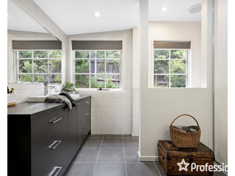 28 Great Oak Court, Mooroolbark VIC 3138
