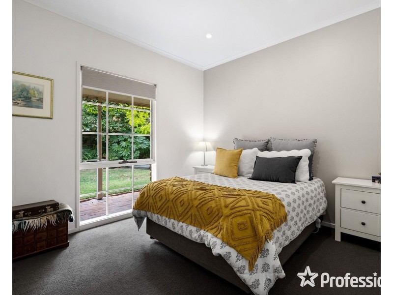 28 Great Oak Court, Mooroolbark VIC 3138
