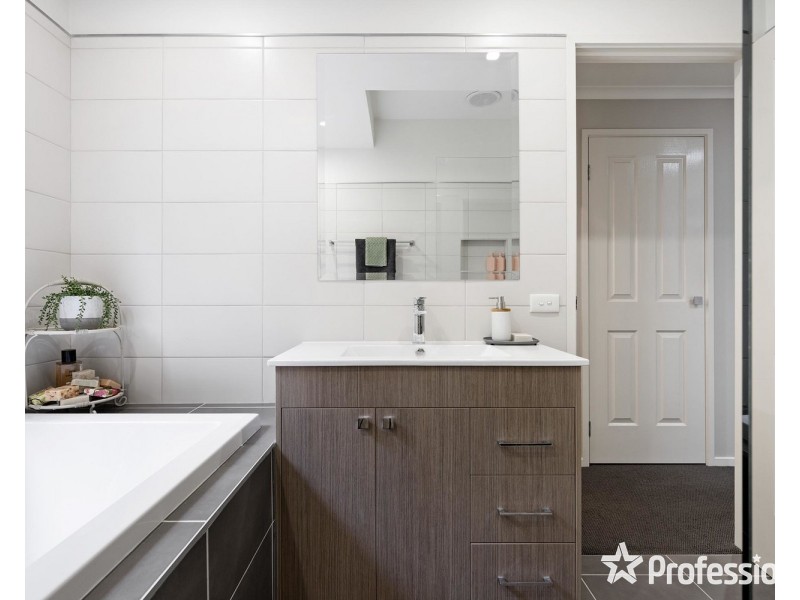28 Great Oak Court, Mooroolbark VIC 3138