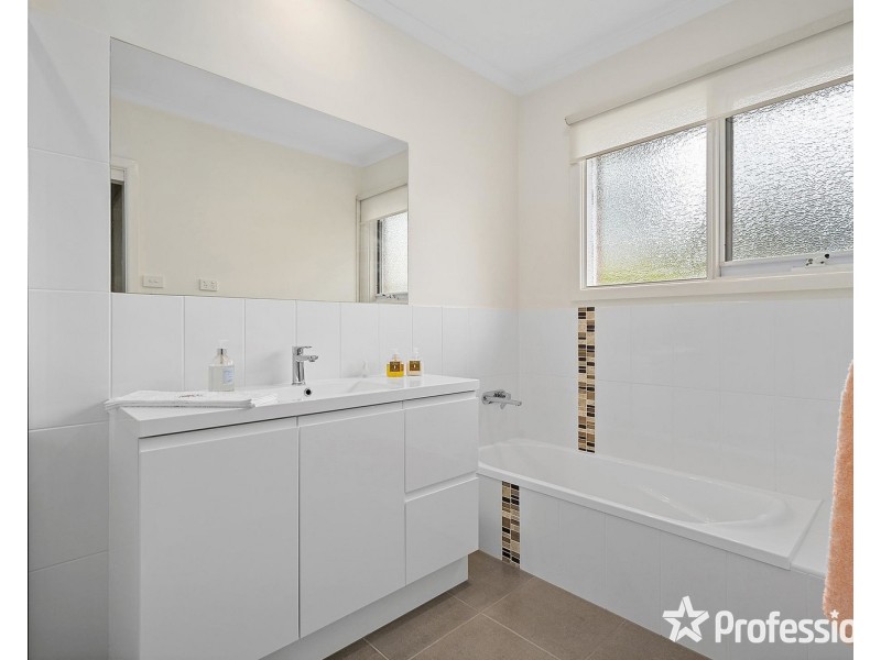 46 Longfellow Avenue, Mooroolbark VIC 3138