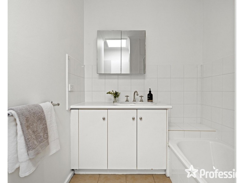 2/5 Cave Hill Road, Lilydale VIC 3140