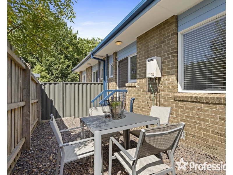 2/5 Cave Hill Road, Lilydale VIC 3140