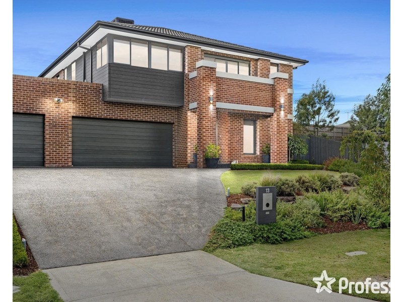 13 Huntly Avenue, Mooroolbark VIC 3138