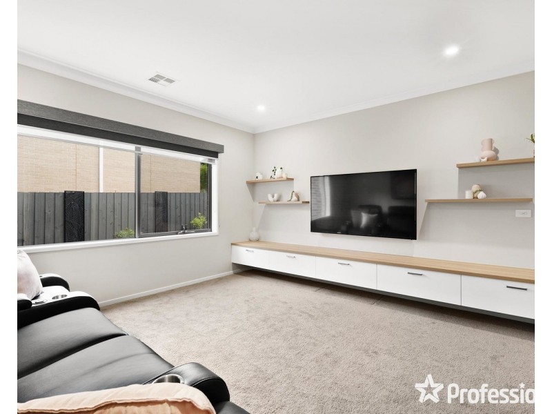 13 Huntly Avenue, Mooroolbark VIC 3138