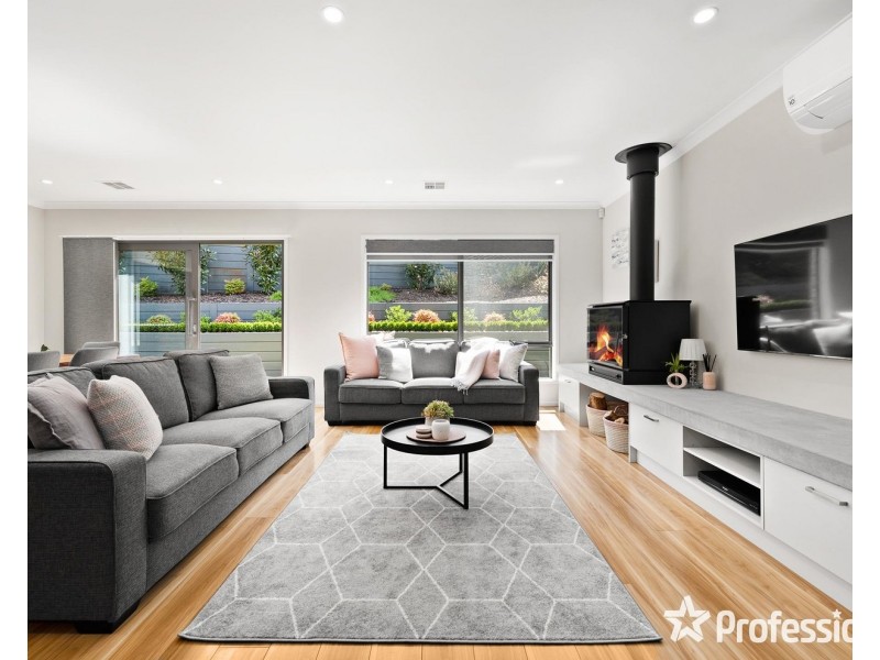 13 Huntly Avenue, Mooroolbark VIC 3138