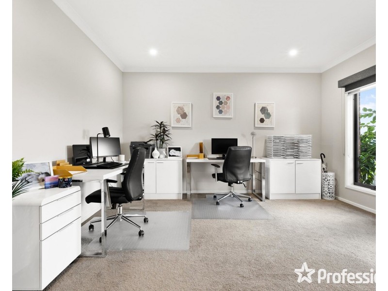 13 Huntly Avenue, Mooroolbark VIC 3138