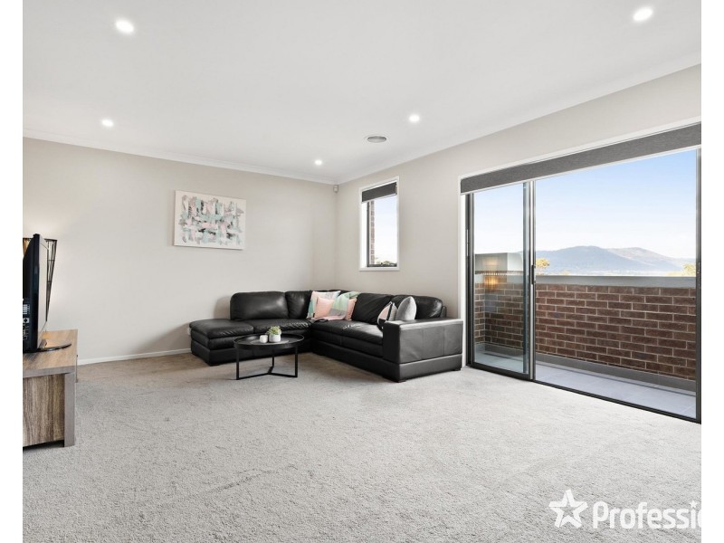 13 Huntly Avenue, Mooroolbark VIC 3138