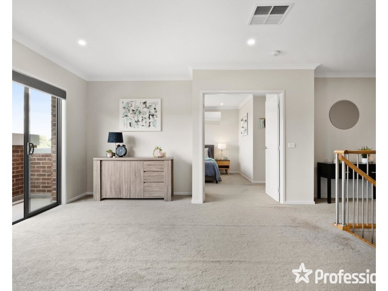 13 Huntly Avenue, Mooroolbark VIC 3138