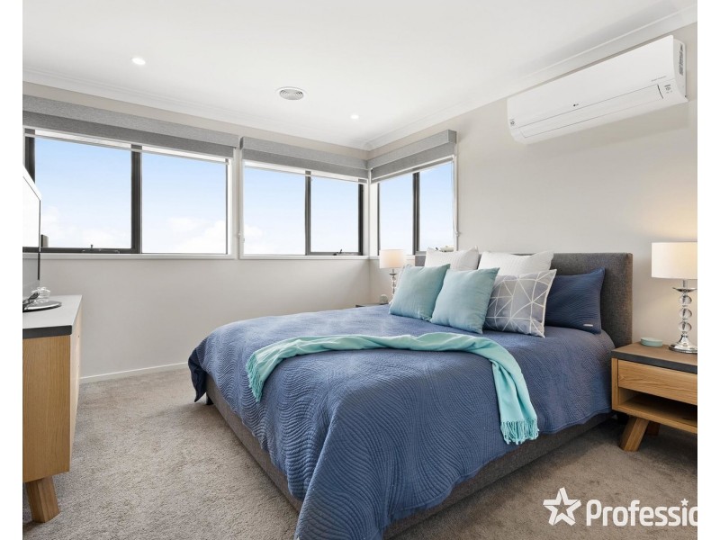 13 Huntly Avenue, Mooroolbark VIC 3138