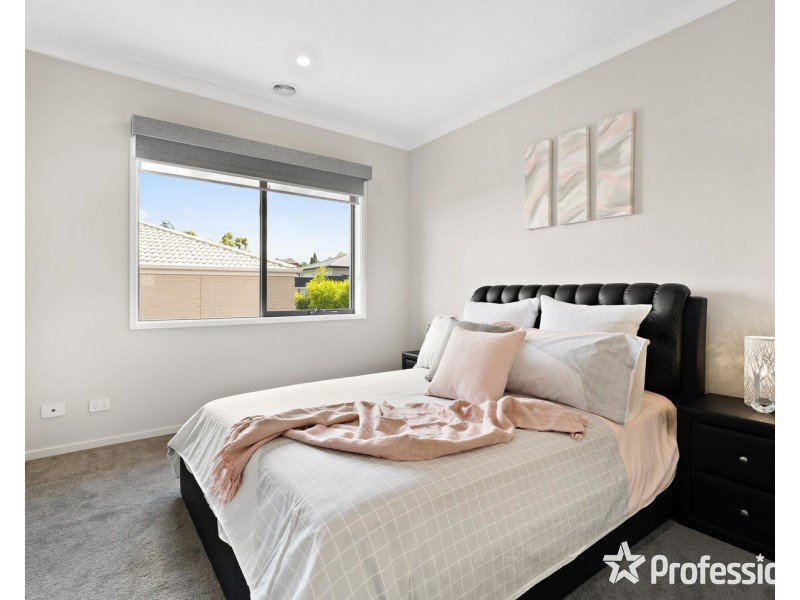 13 Huntly Avenue, Mooroolbark VIC 3138