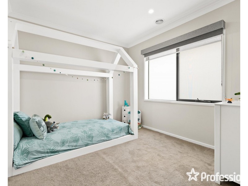 13 Huntly Avenue, Mooroolbark VIC 3138