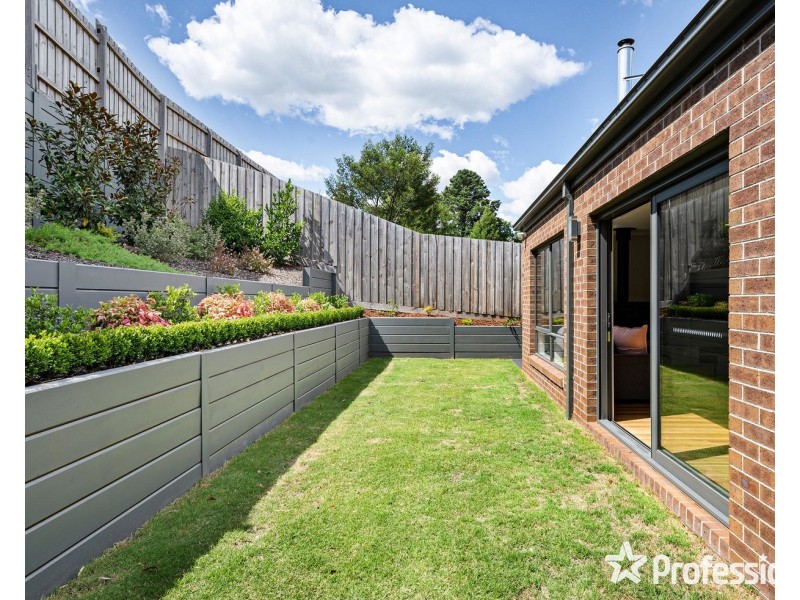 13 Huntly Avenue, Mooroolbark VIC 3138