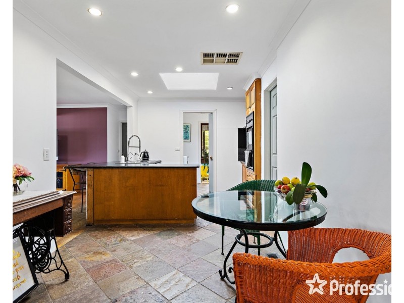 24 Arkarra Court, Mooroolbark VIC 3138