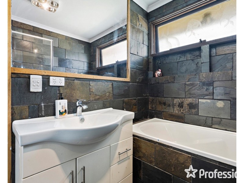 24 Arkarra Court, Mooroolbark VIC 3138