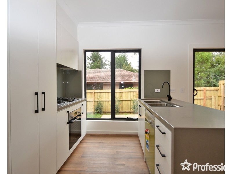 1/5 Stephen Crescent, Croydon VIC 3136