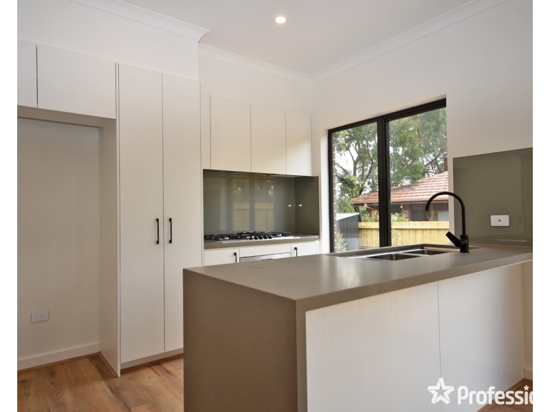 1/5 Stephen Crescent, Croydon VIC 3136