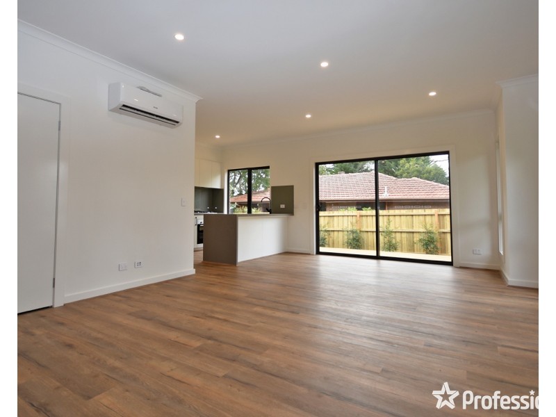 1/5 Stephen Crescent, Croydon VIC 3136