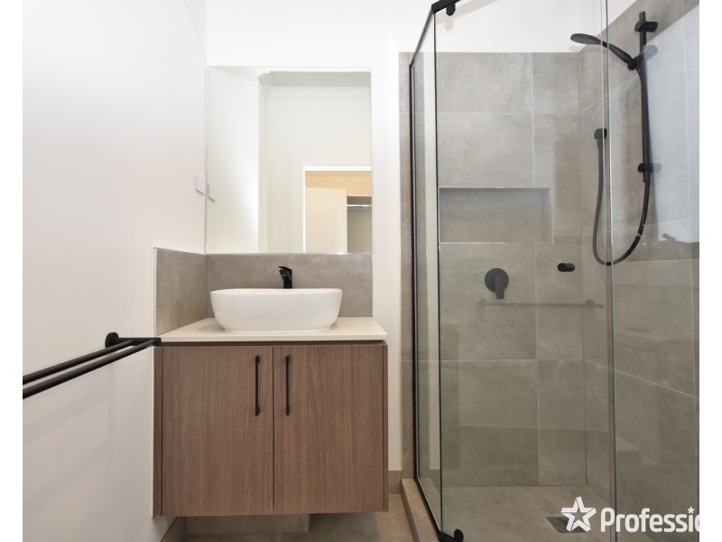 1/5 Stephen Crescent, Croydon VIC 3136