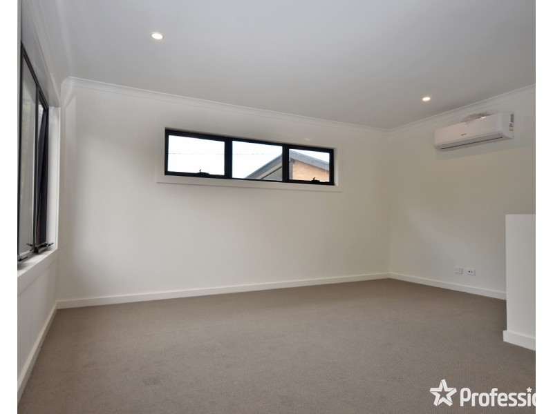 1/5 Stephen Crescent, Croydon VIC 3136