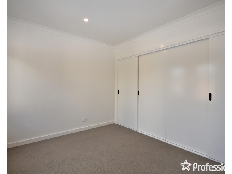 1/5 Stephen Crescent, Croydon VIC 3136