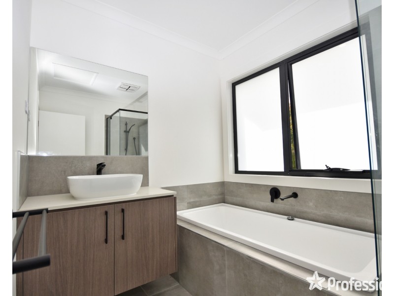 1/5 Stephen Crescent, Croydon VIC 3136
