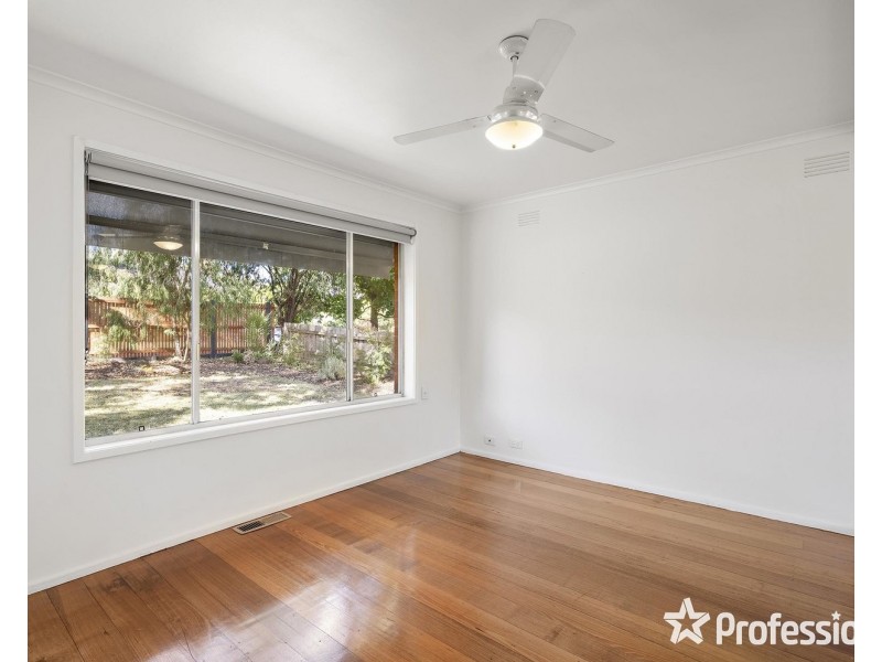 13 Saxon Drive, Mooroolbark VIC 3138