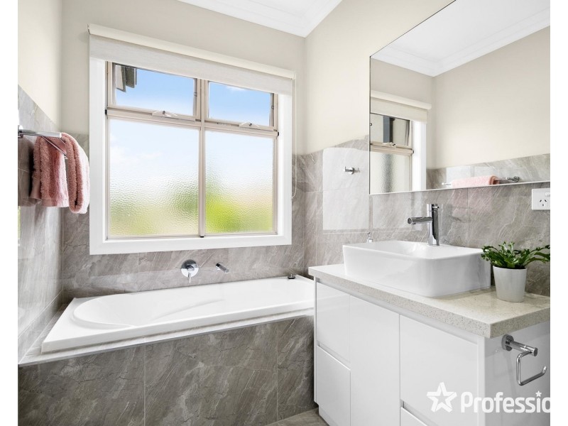 4 Raffaele Close, Lilydale VIC 3140