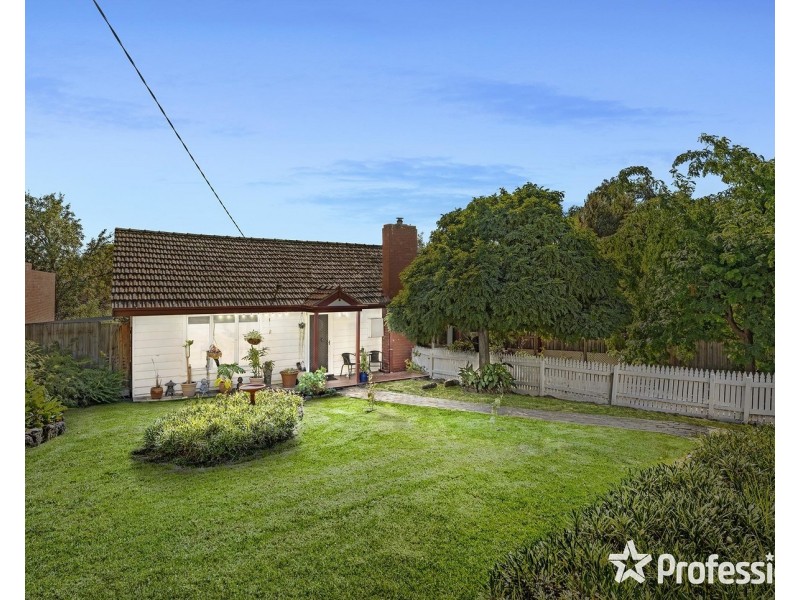 16 Mount View Parade, Mooroolbark VIC 3138