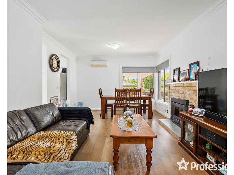 16 Mount View Parade, Mooroolbark VIC 3138