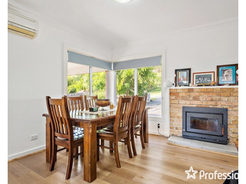 16 Mount View Parade, Mooroolbark VIC 3138