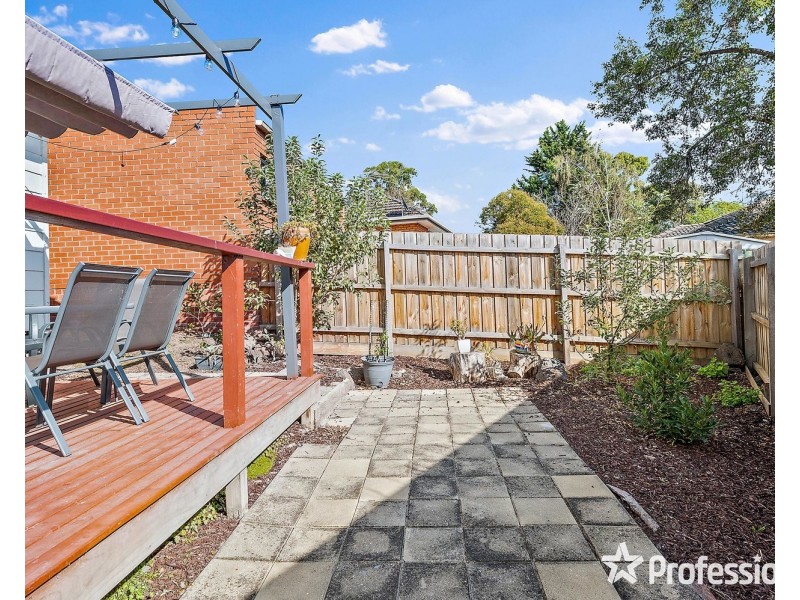 16 Mount View Parade, Mooroolbark VIC 3138
