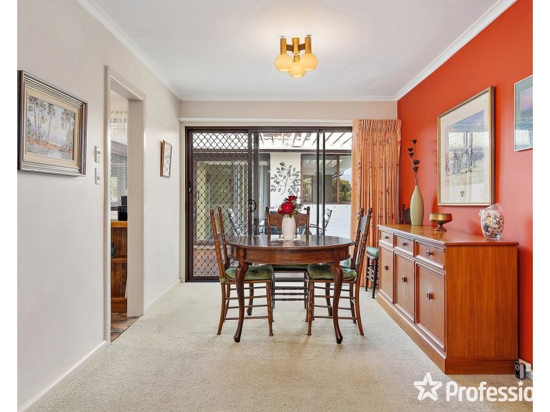 2 Blueberry Road, Mooroolbark VIC 3138