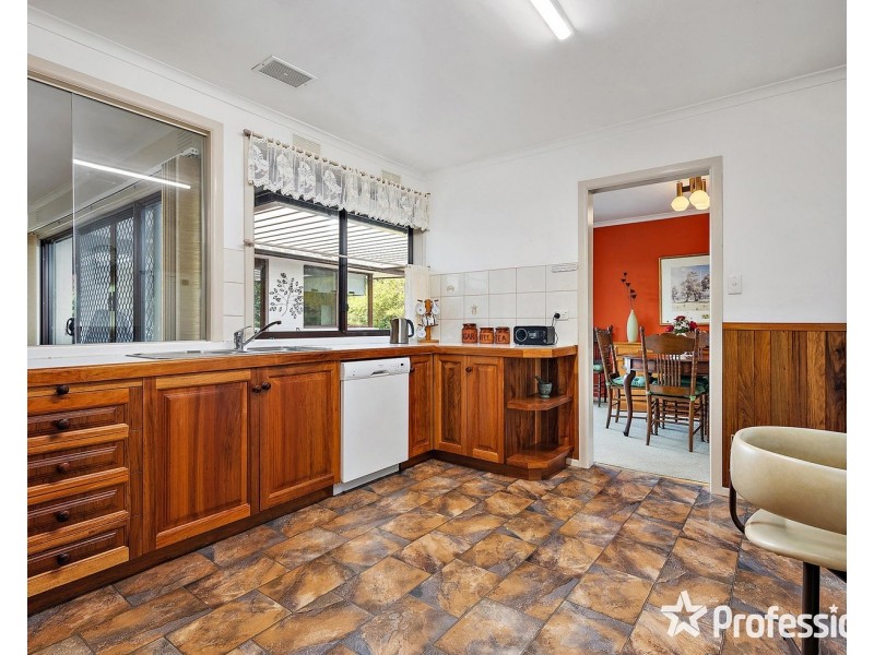 2 Blueberry Road, Mooroolbark VIC 3138