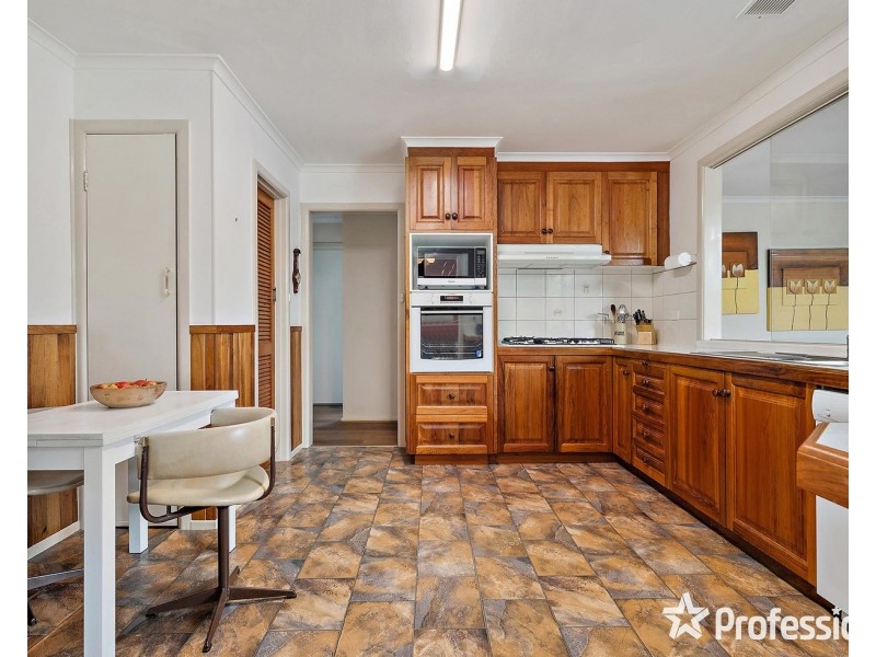 2 Blueberry Road, Mooroolbark VIC 3138