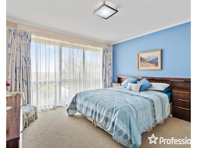 2 Blueberry Road, Mooroolbark VIC 3138