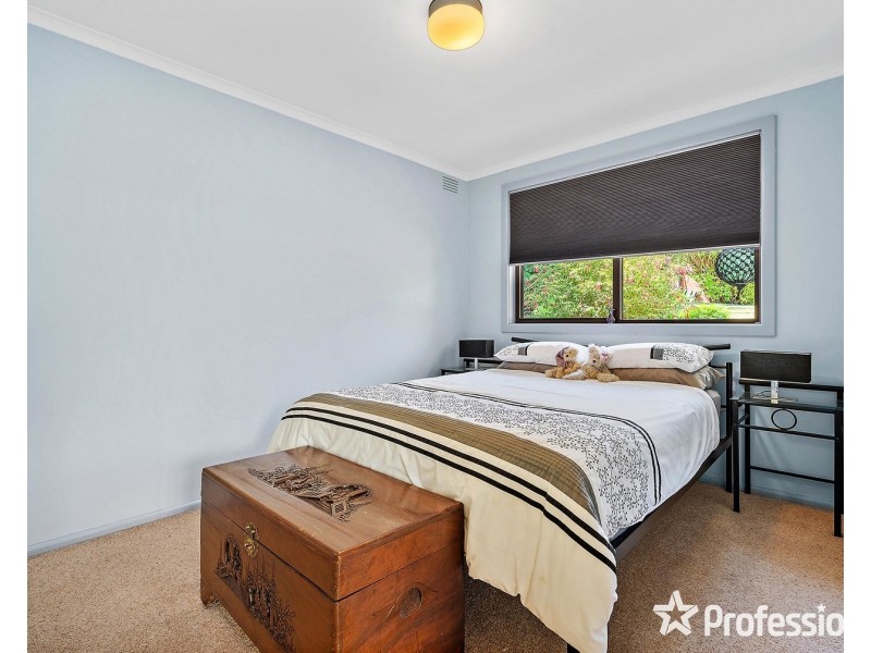 2 Blueberry Road, Mooroolbark VIC 3138