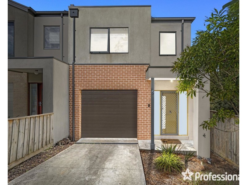 5 Toby Place, Mooroolbark VIC 3138