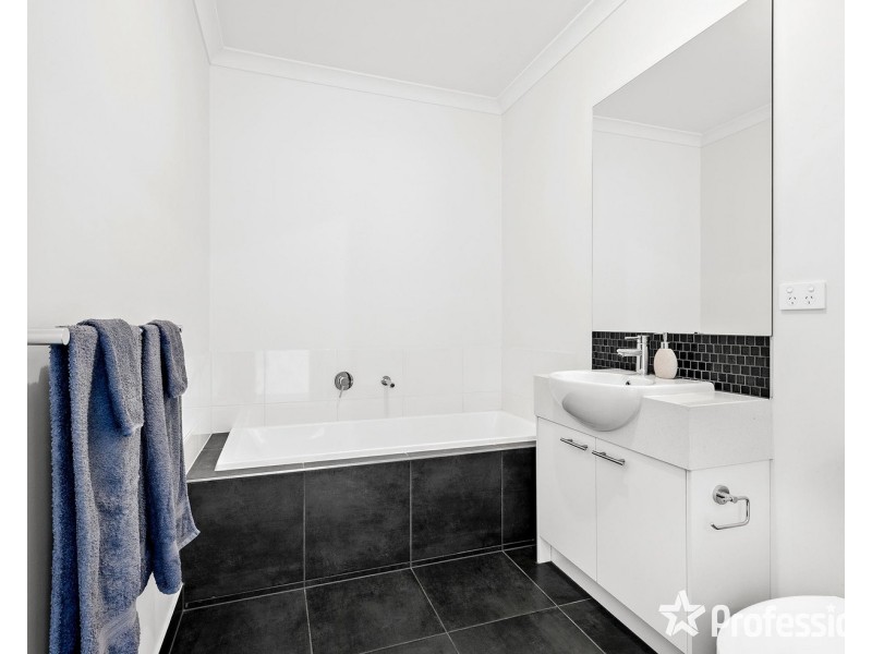 5 Toby Place, Mooroolbark VIC 3138