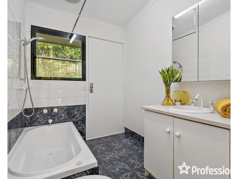 16 Joy Avenue, Mount Evelyn VIC 3796