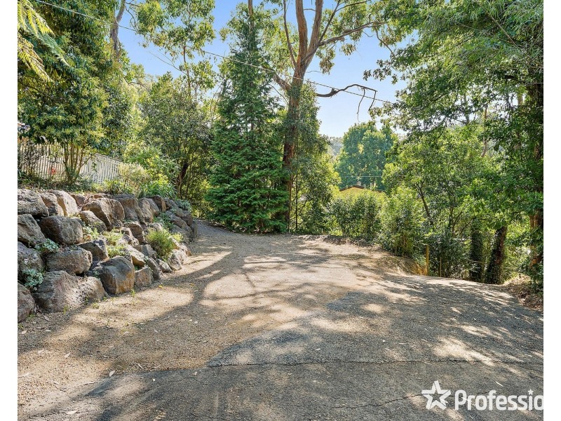 16 Joy Avenue, Mount Evelyn VIC 3796