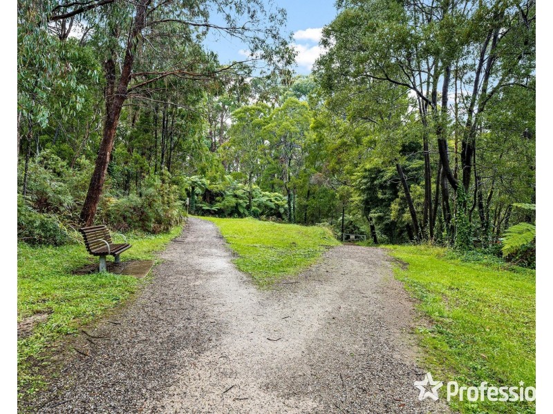 16 Joy Avenue, Mount Evelyn VIC 3796