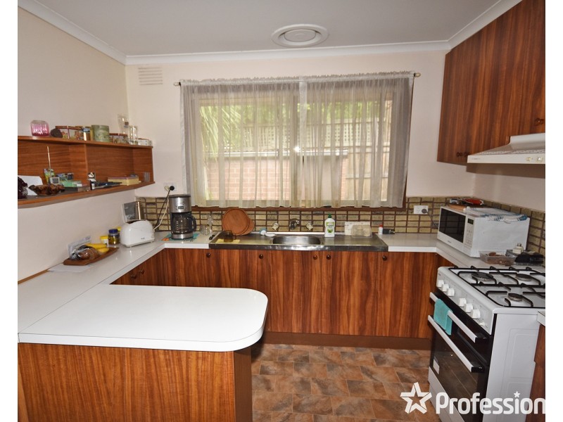 2/73 Hewish Road, Croydon VIC 3136