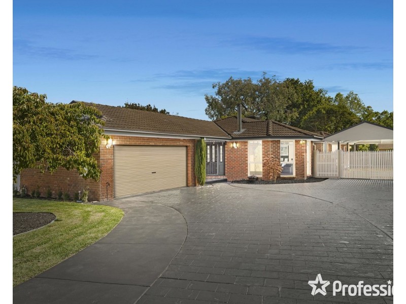 16 Blue Ridge Drive, Mooroolbark VIC 3138